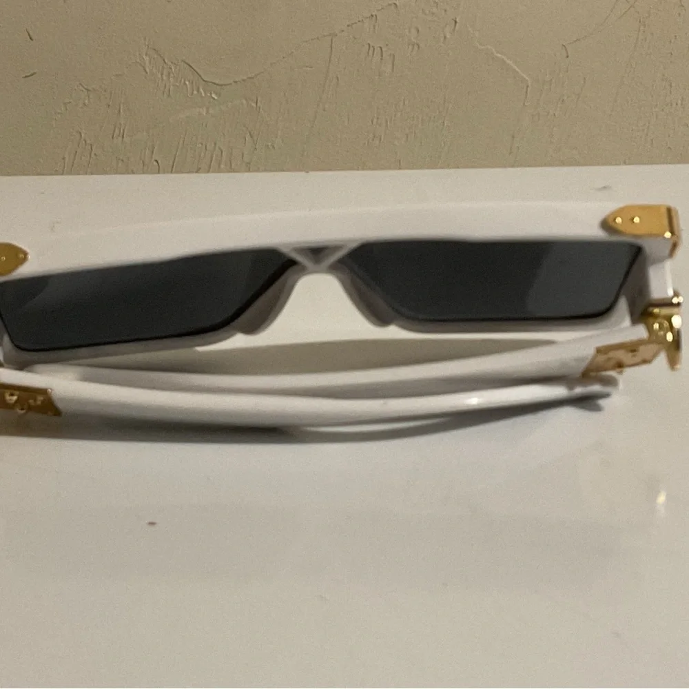 Louis Vuitton White Rectangular Sunglasses - Picture 4 of 7
